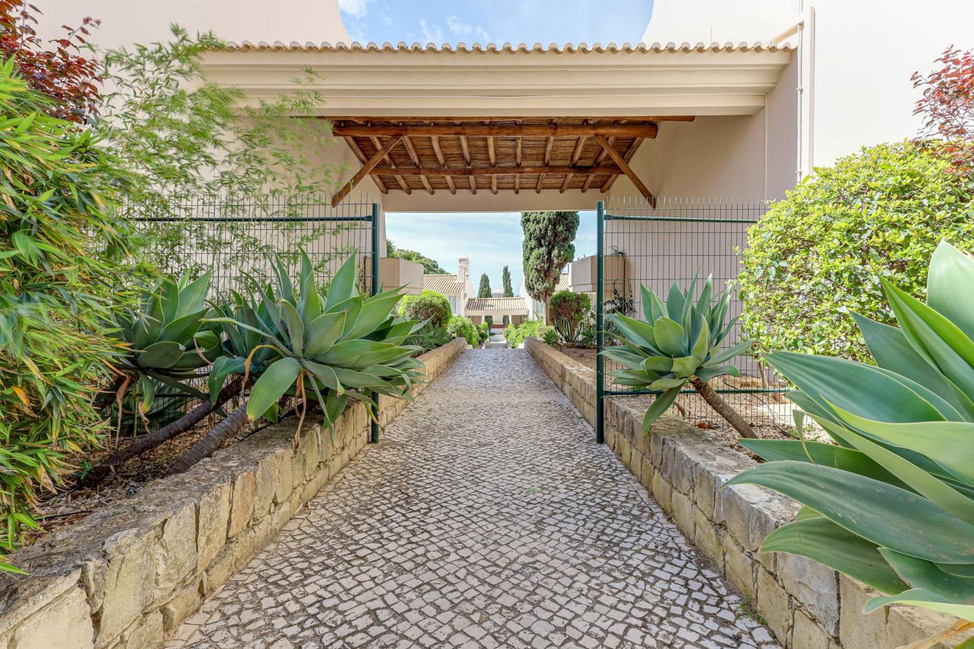 Apartment With 2 Bedrooms, 2M To The Beach Armação de Pêra Exteriör bild