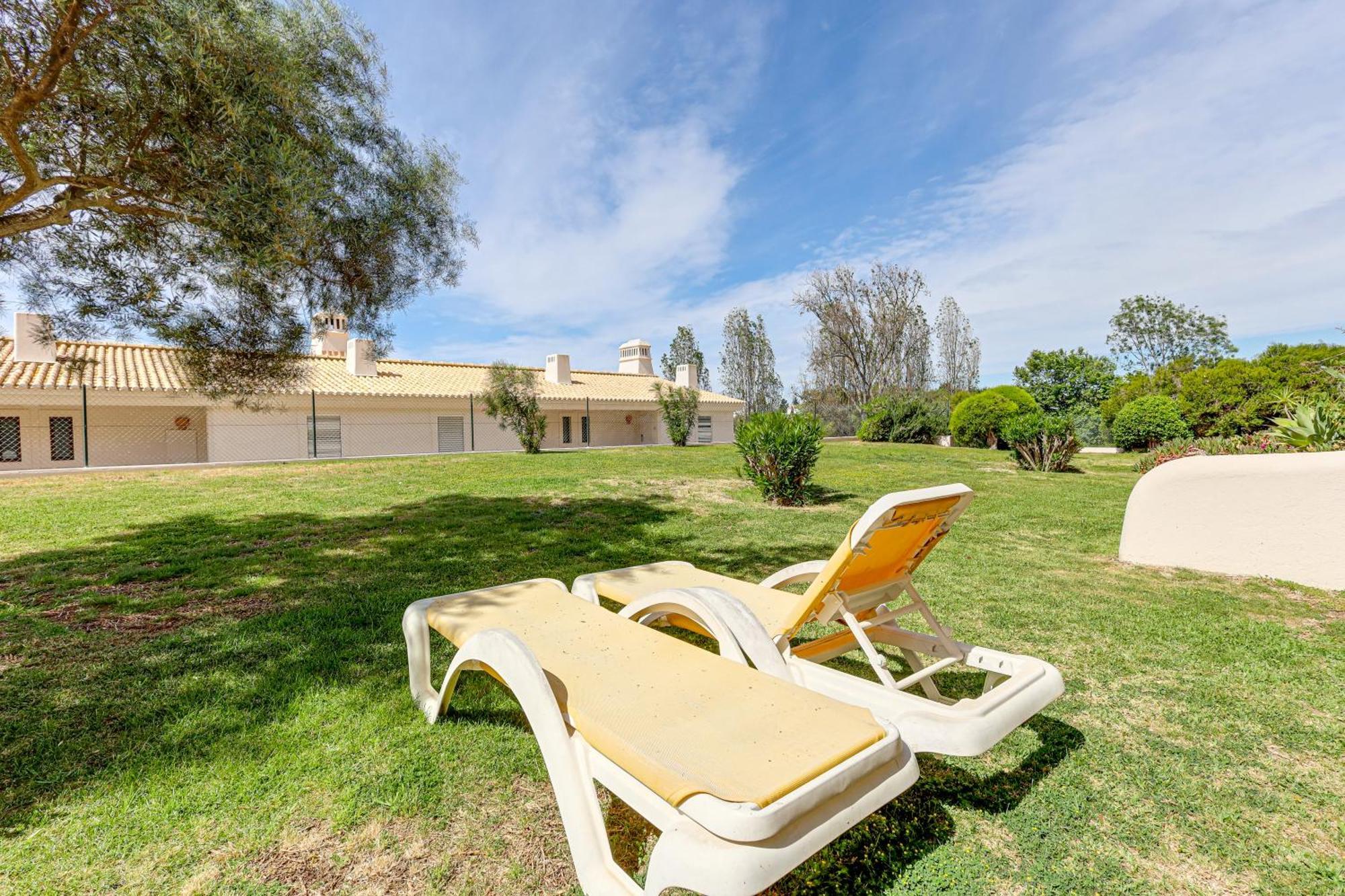 Apartment With 2 Bedrooms, 2M To The Beach Armação de Pêra Exteriör bild