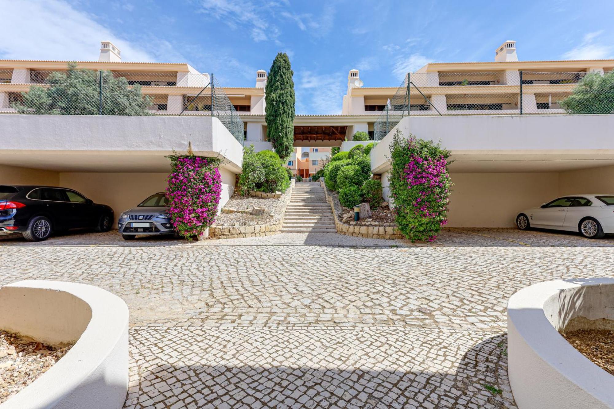 Apartment With 2 Bedrooms, 2M To The Beach Armação de Pêra Exteriör bild